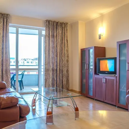 Апартамент Plaza 1 Bedroom 63 M *