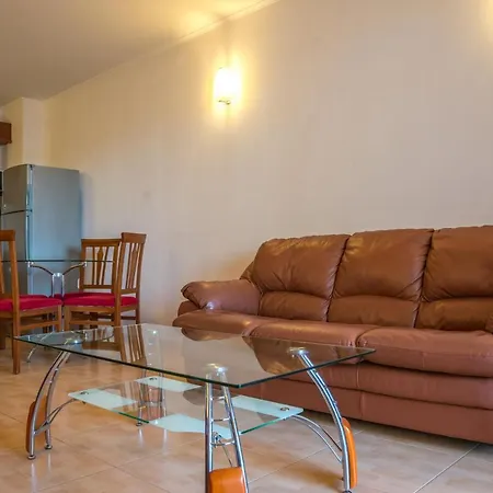 Апартамент Plaza 1 Bedroom 63 M *
